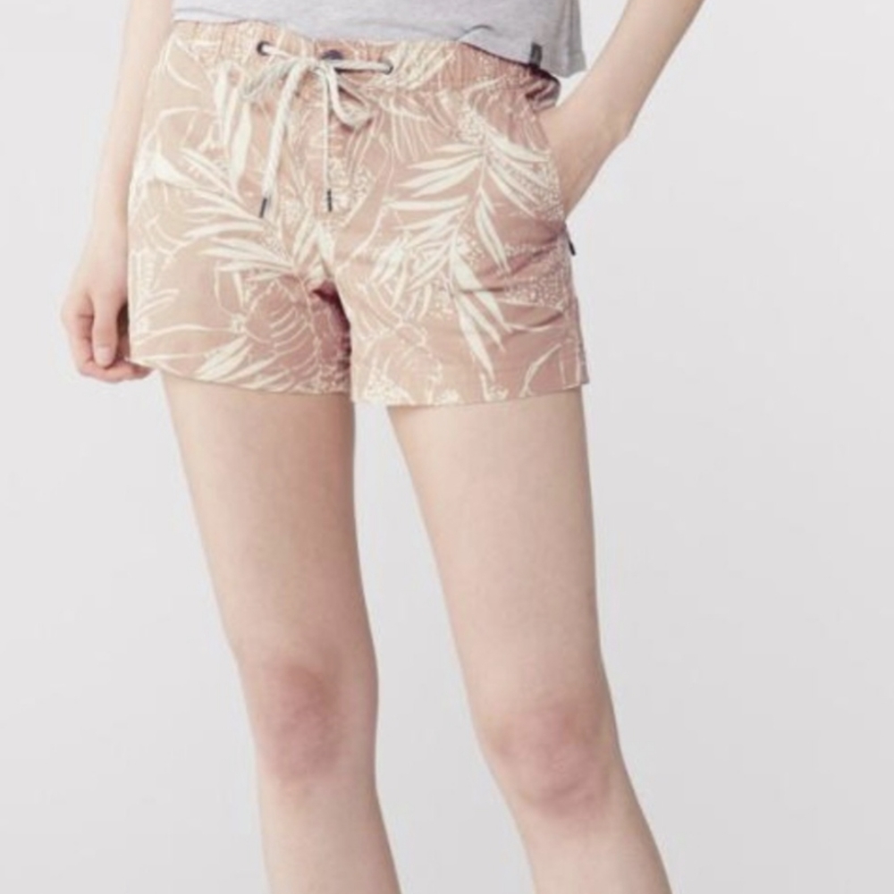 Vuori Women's Drawstring Floral Print Shorts - Blush Pink